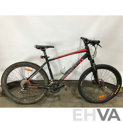 Giant Talon 24 Speed Mountain Bike