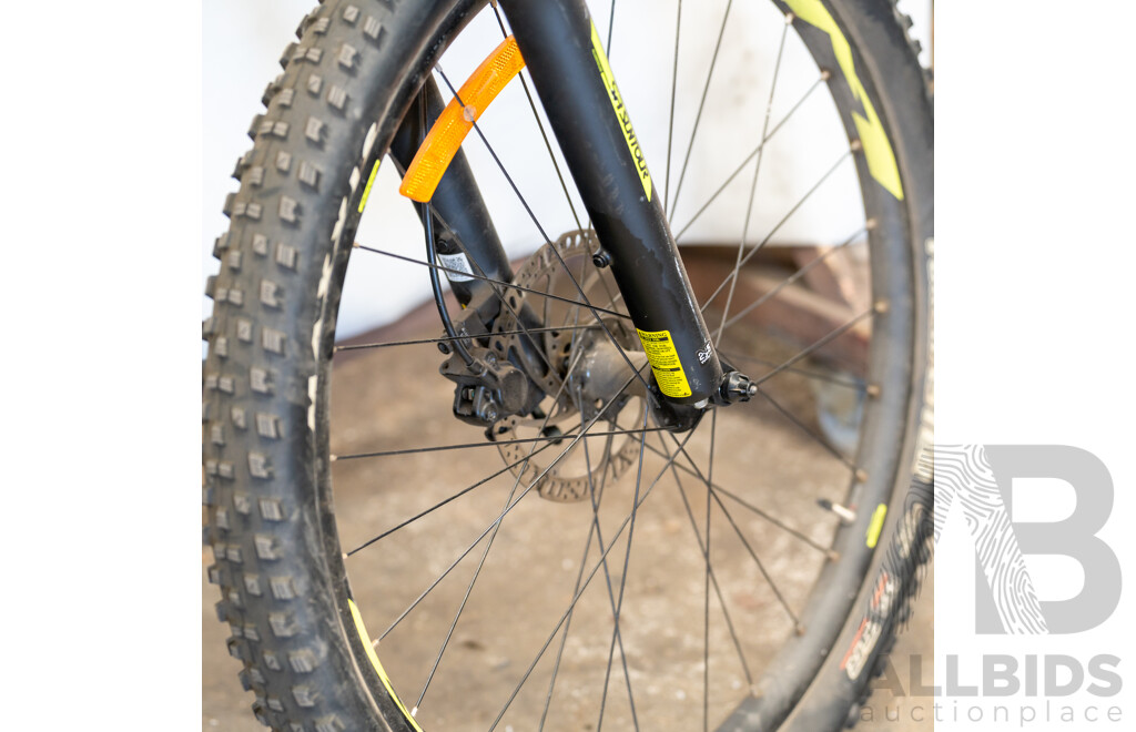 Giant Fathom 9 Speed Hybrid Electric Bike