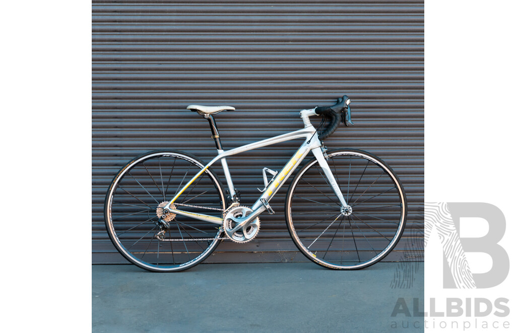 Trek Madone 5 Series 9 Speed Road Bike