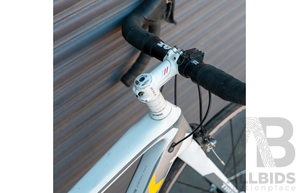 Trek Madone 5 Series 9 Speed Road Bike