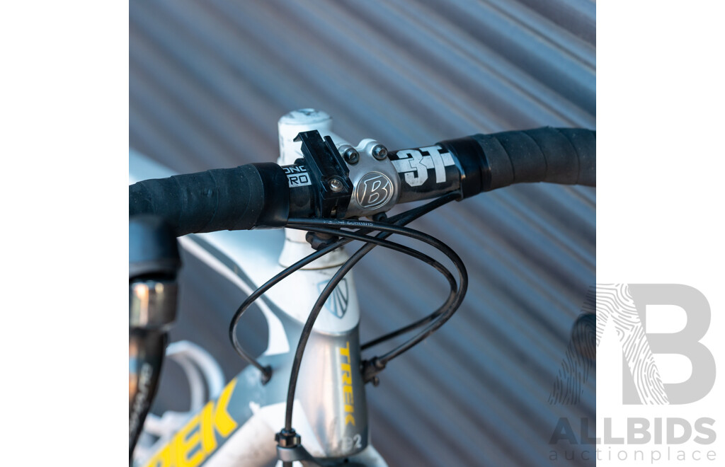 Trek Madone 5 Series 9 Speed Road Bike