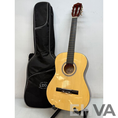 Tribute Acoustic Guitar and Carry Case