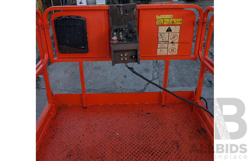 08/2014, JLG 40ft Bi-Energy, Kubota Engine Scissor Lift