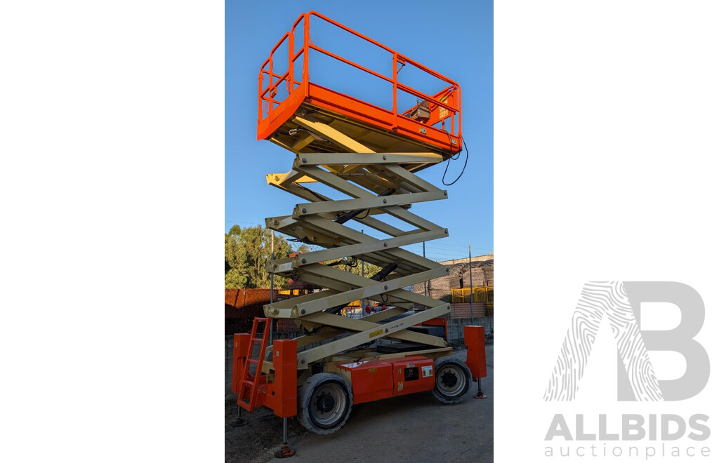 08/2014, JLG 40ft Bi-Energy, Kubota Engine Scissor Lift