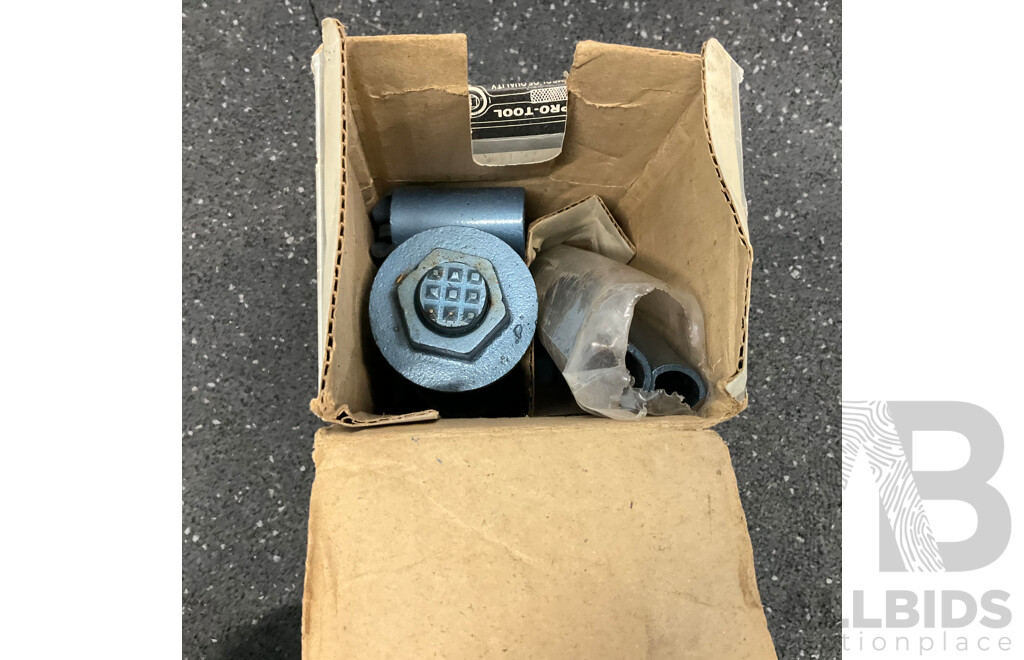 Vintage Heavy Duty HyDraulic Jack & DECO Transparent Protection Spray &  Assored  Engine Oil , WD40 and More