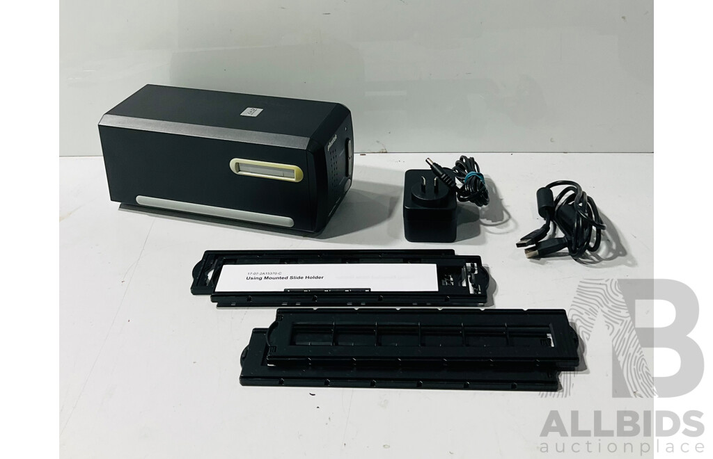 Plustek Digital 35mm Film Scanner Model Opticfilm 7 200 in Case with Power Supply