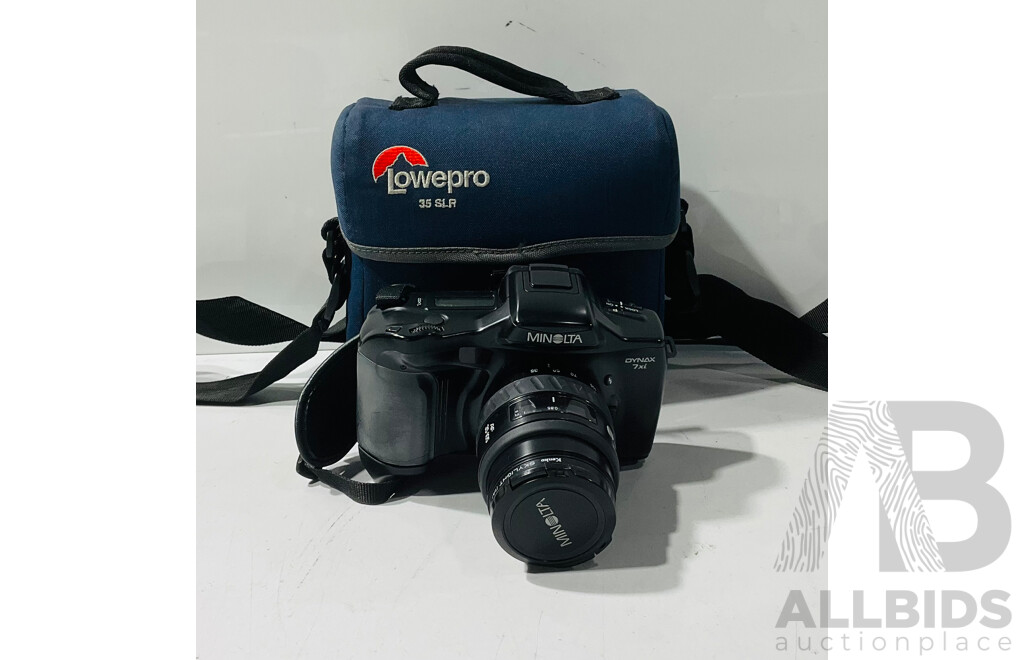 Minolta Dynax 7xi Film Camera, AF 35 to 105mm Zoom Lens, Handstrap and Lowepro Case