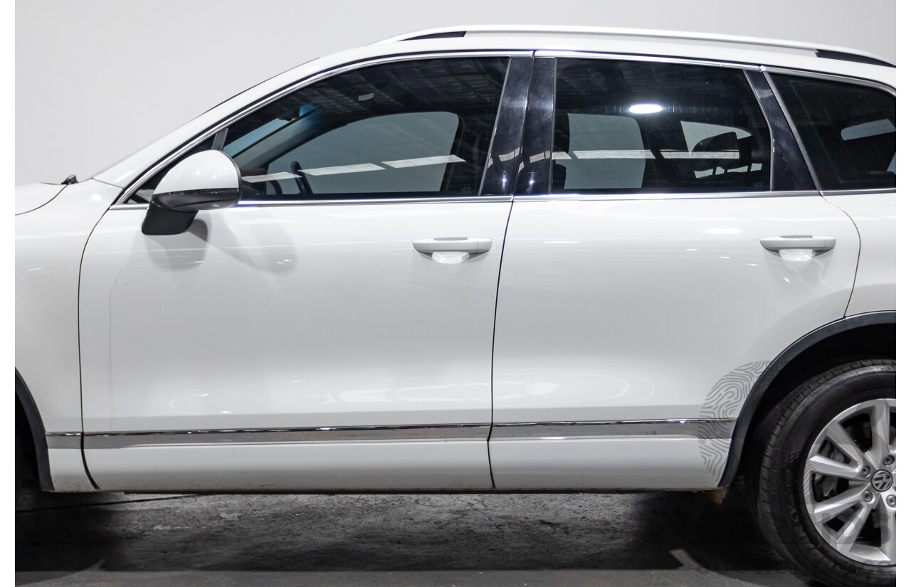 6/2014 Volkswagen Touareg 150 TDI (AWD) 7P MY14 4d Wagon White Turbo Diesel 3.0L