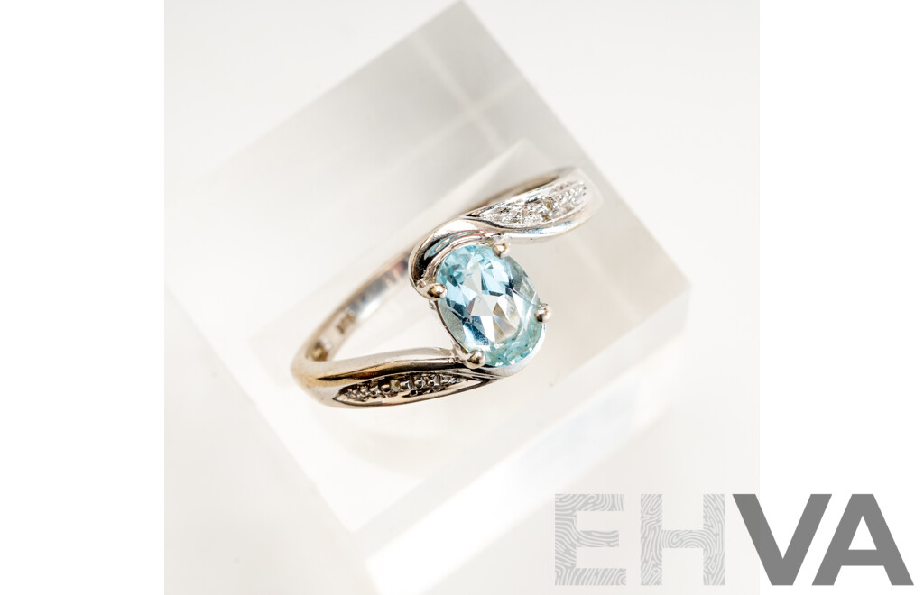 9ct White Gold Aquamarine Ring with Offset Band, Size P, 2.17 Grams