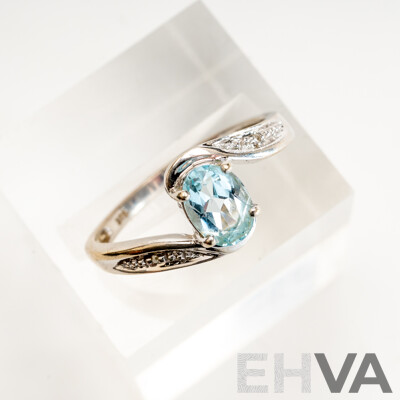 9ct White Gold Aquamarine Ring with Offset Band, Size P, 2.17 Grams