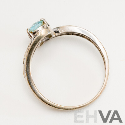 9ct White Gold Aquamarine Ring with Offset Band, Size P, 2.17 Grams