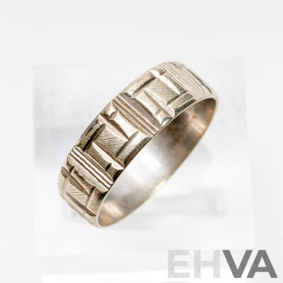 9ct Vintage Brutalist Style Wedding Ring, Size Q, 2.74 Grams