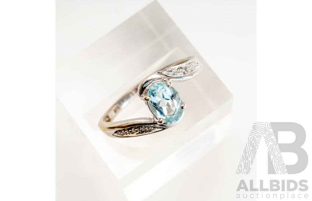 9ct White Gold Aquamarine Ring with Offset Band, Size P, 2.17 Grams