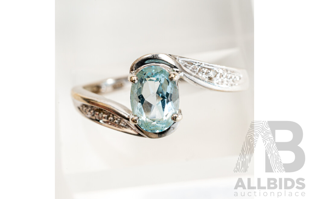 9ct White Gold Aquamarine Ring with Offset Band, Size P, 2.17 Grams