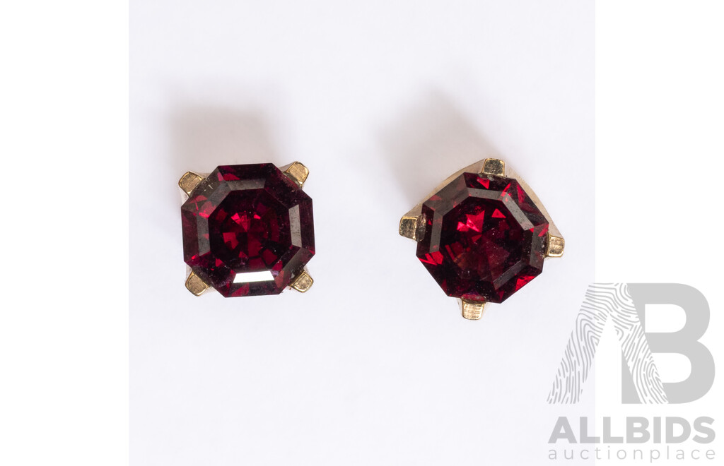9ct Rhodolite Garnet Rose Gold Stud Earrings, 5.1mm, 1.12 Grams
