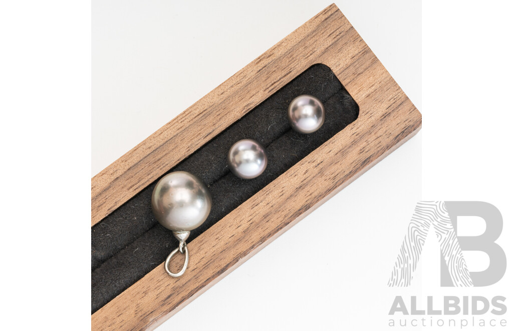 Sterling Silver Tahitian Pearl Pendant and Matching Stud Earrings, 4.97 Grams
