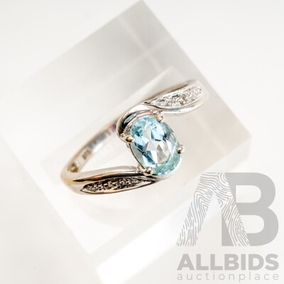 9ct White Gold Aquamarine Ring with Offset Band, Size P, 2.17 Grams