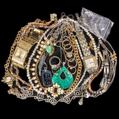 Collection of Jewellery Items Including Guess Watch and Freshwater Cultured Pearl Necklace & Bracelet