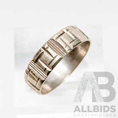 9ct Vintage Brutalist Style Wedding Ring, Size Q, 2.74 Grams