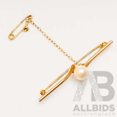 9ct Cultured Pearl Bar Brooch by Australian Manufacturer Rodd with Original Presentation Box, 3.39 Grams