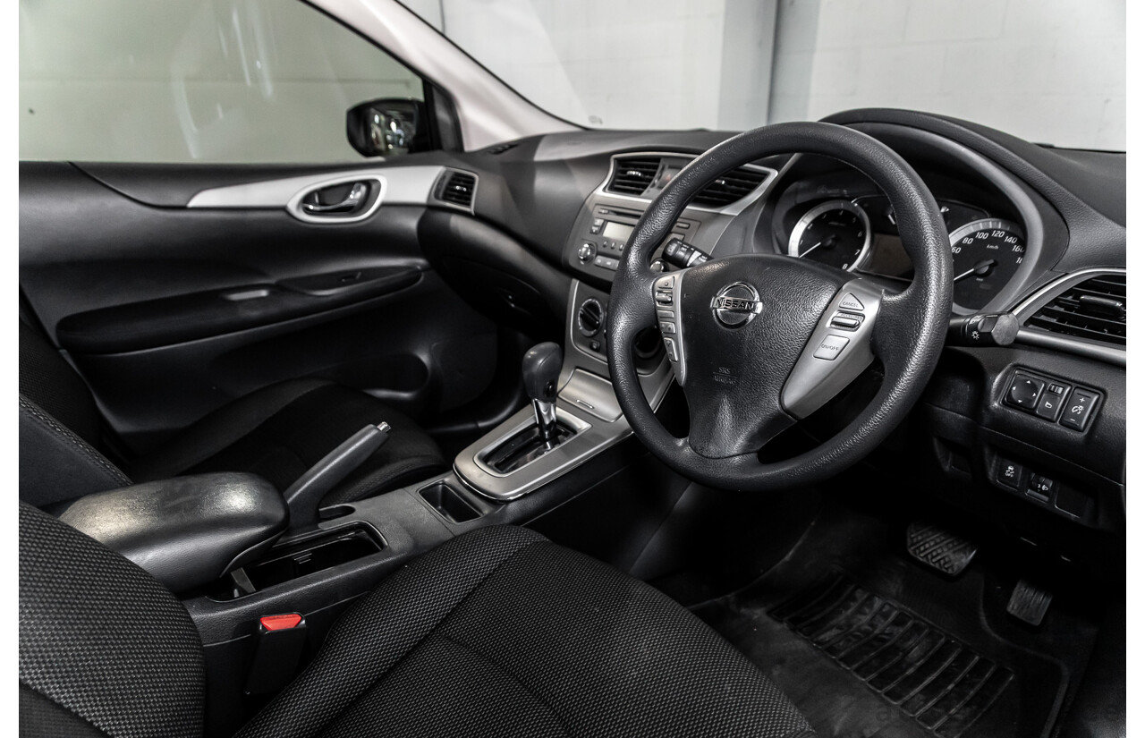 10/2015 Nissan Pulsar ST C12 Series 2 5d Hatchback Deep Sapphire Metallic 1.8L