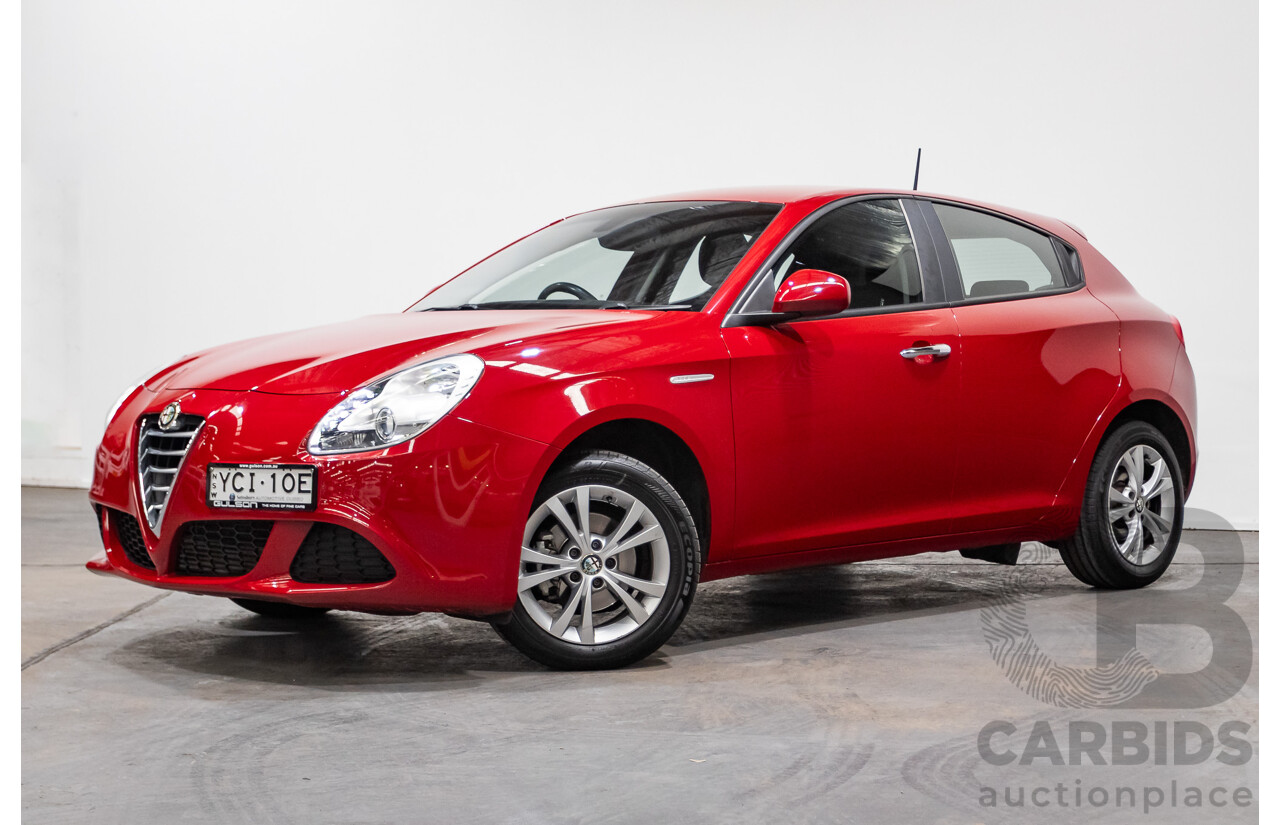 2/2015 Alfa Romeo Giulietta Progression Hatchback Alfa Red Turbo 1.4L