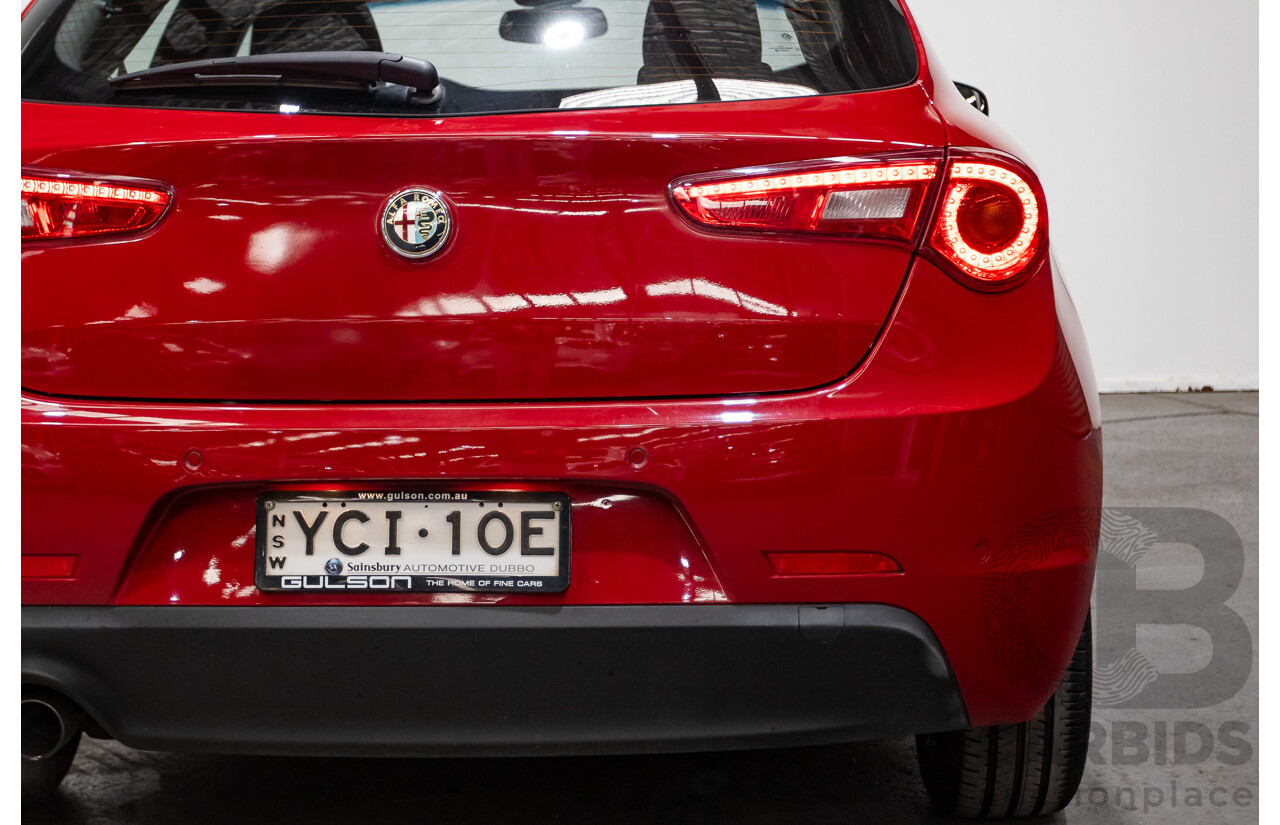 2/2015 Alfa Romeo Giulietta Progression Hatchback Alfa Red Turbo 1.4L