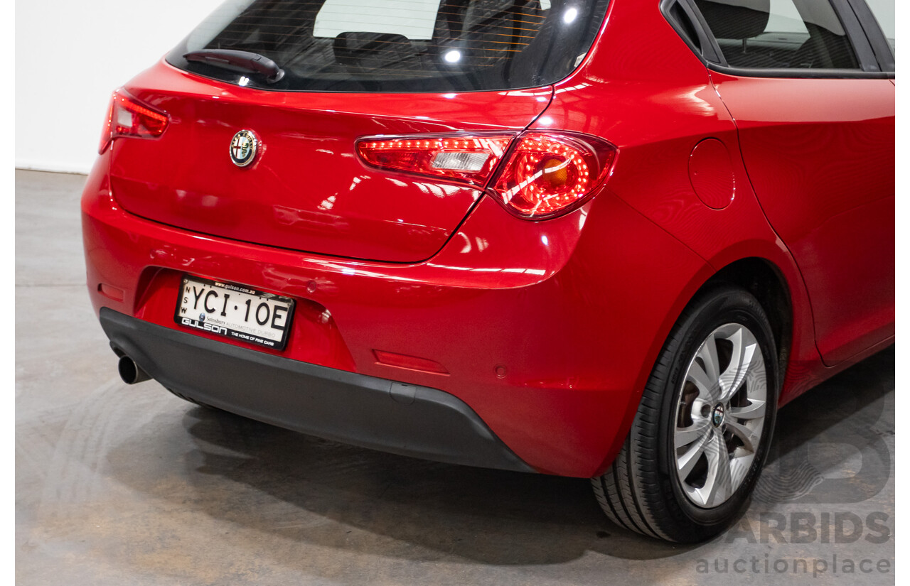 2/2015 Alfa Romeo Giulietta Progression Hatchback Alfa Red Turbo 1.4L