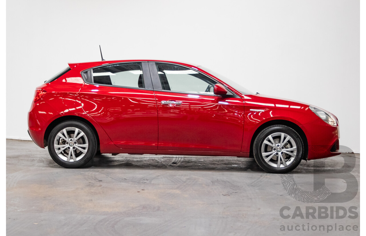 2/2015 Alfa Romeo Giulietta Progression Hatchback Alfa Red Turbo 1.4L