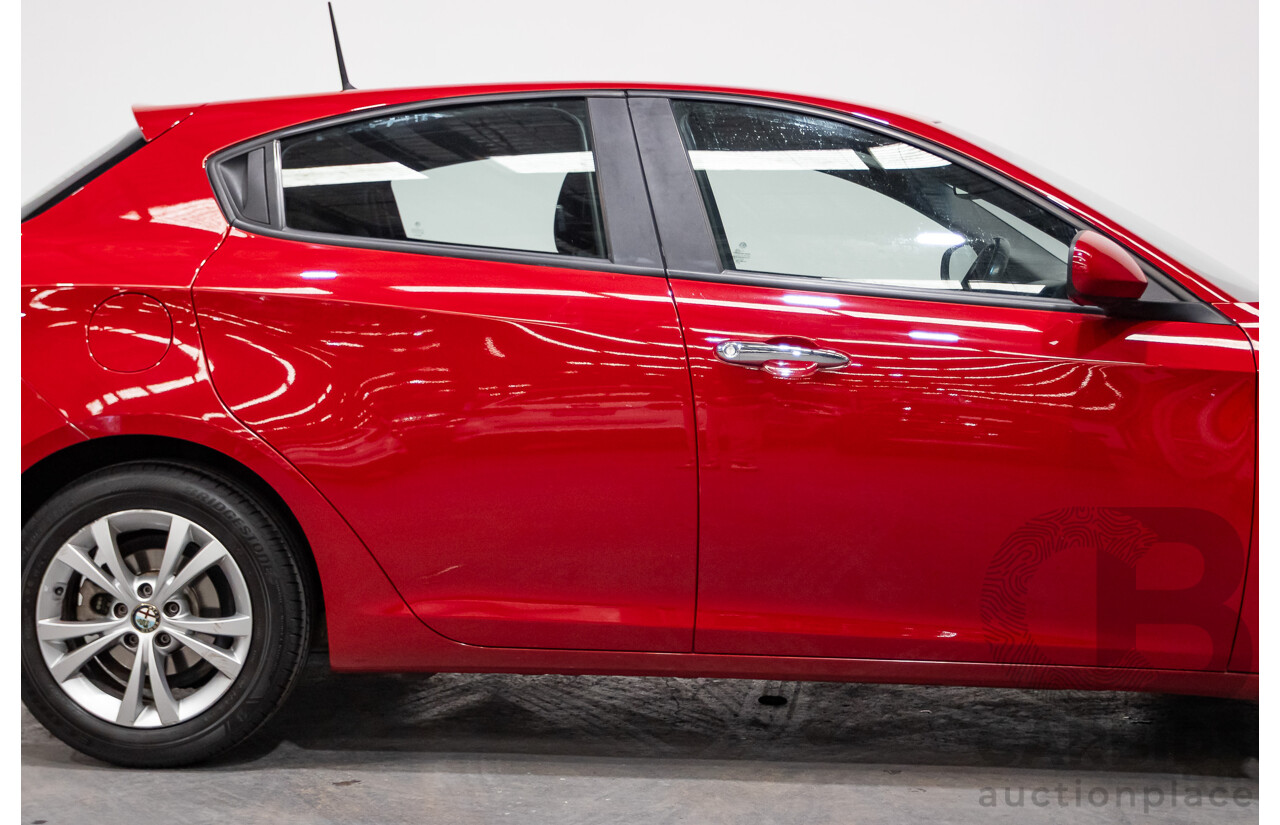 2/2015 Alfa Romeo Giulietta Progression Hatchback Alfa Red Turbo 1.4L