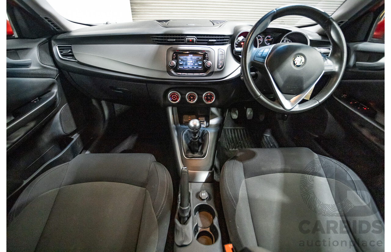2/2015 Alfa Romeo Giulietta Progression Hatchback Alfa Red Turbo 1.4L