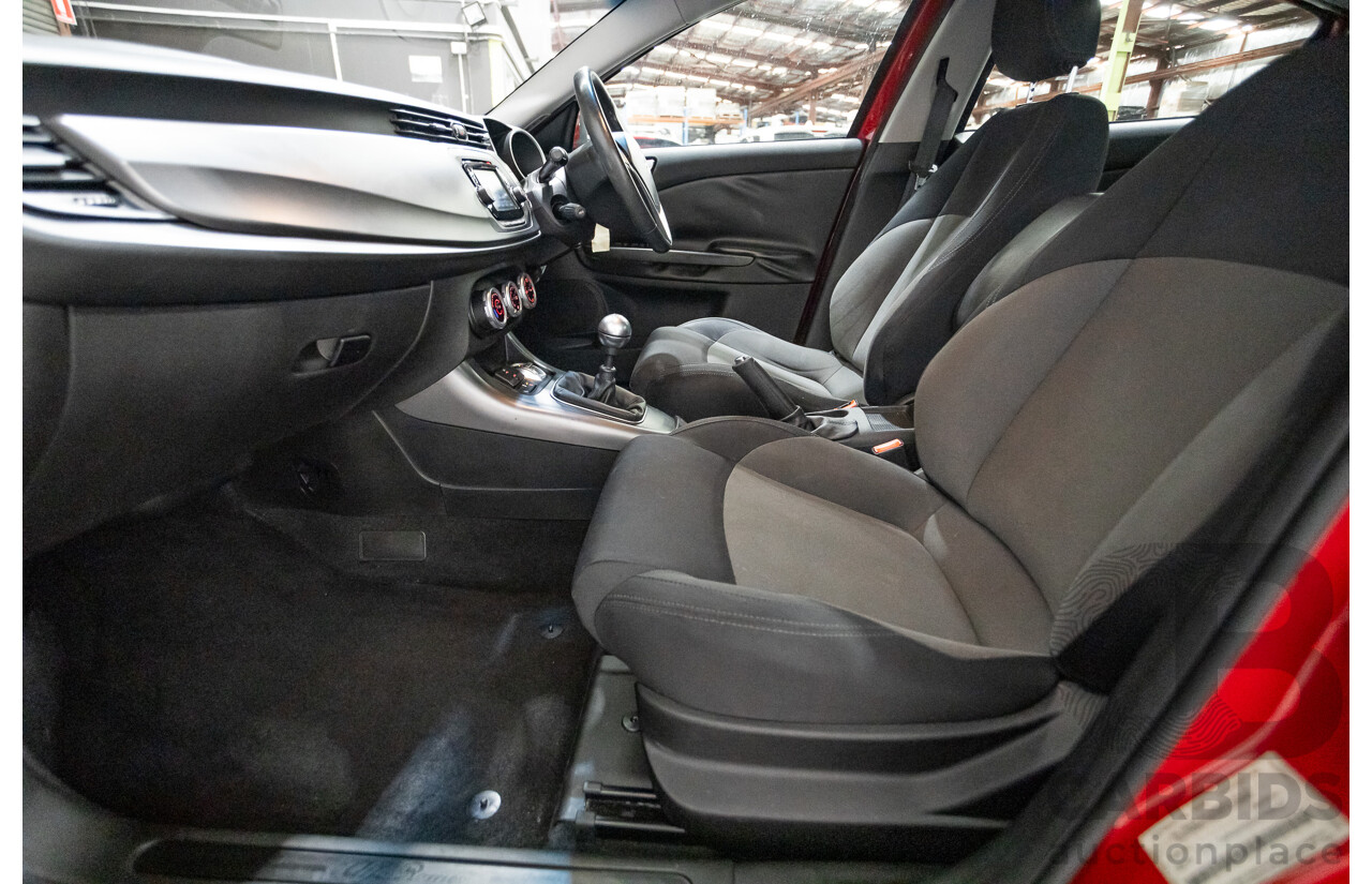 2/2015 Alfa Romeo Giulietta Progression Hatchback Alfa Red Turbo 1.4L