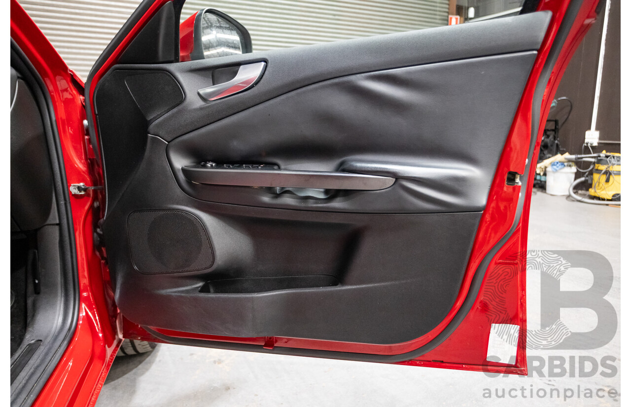 2/2015 Alfa Romeo Giulietta Progression Hatchback Alfa Red Turbo 1.4L