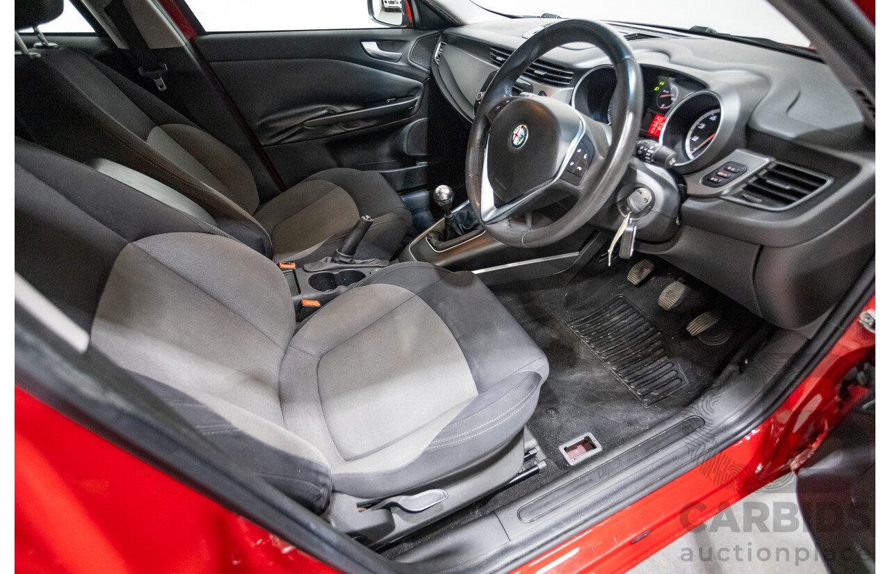 2/2015 Alfa Romeo Giulietta Progression Hatchback Alfa Red Turbo 1.4L