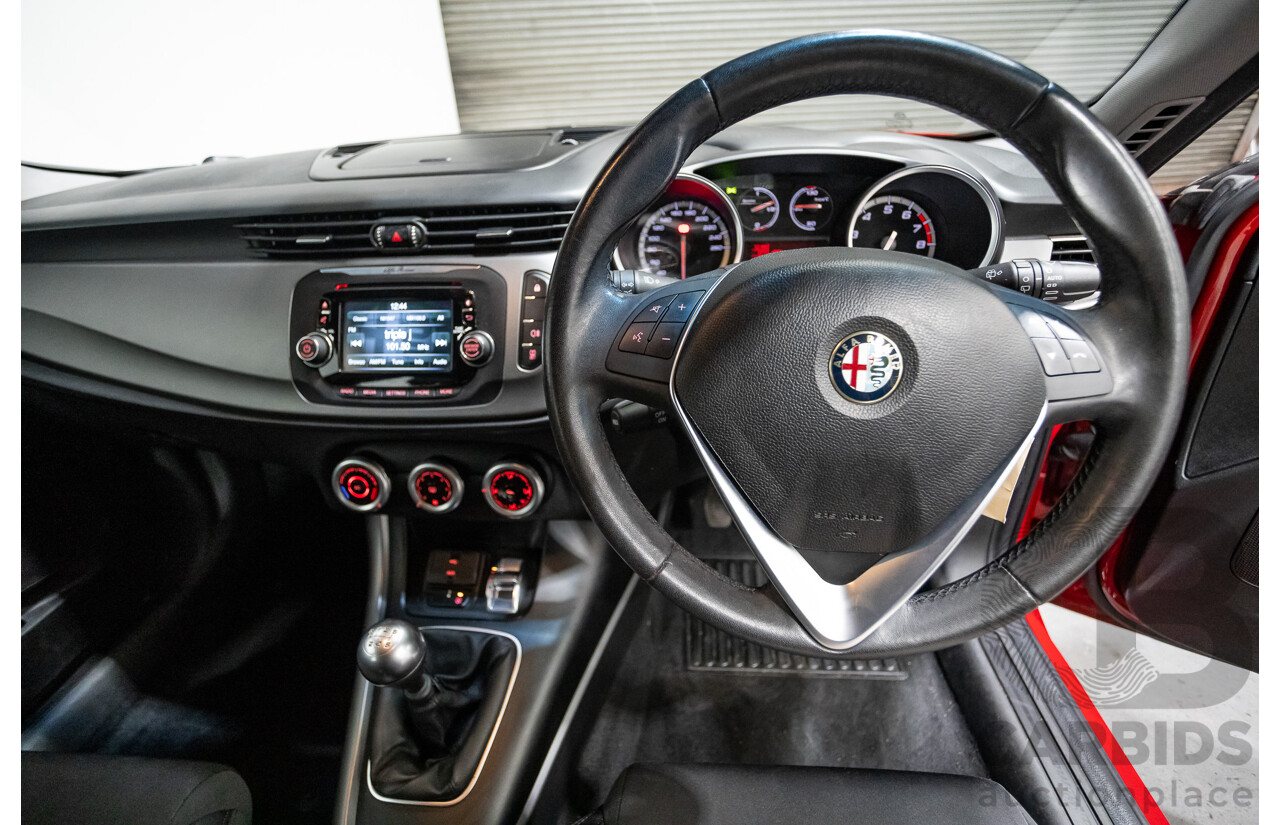 2/2015 Alfa Romeo Giulietta Progression Hatchback Alfa Red Turbo 1.4L