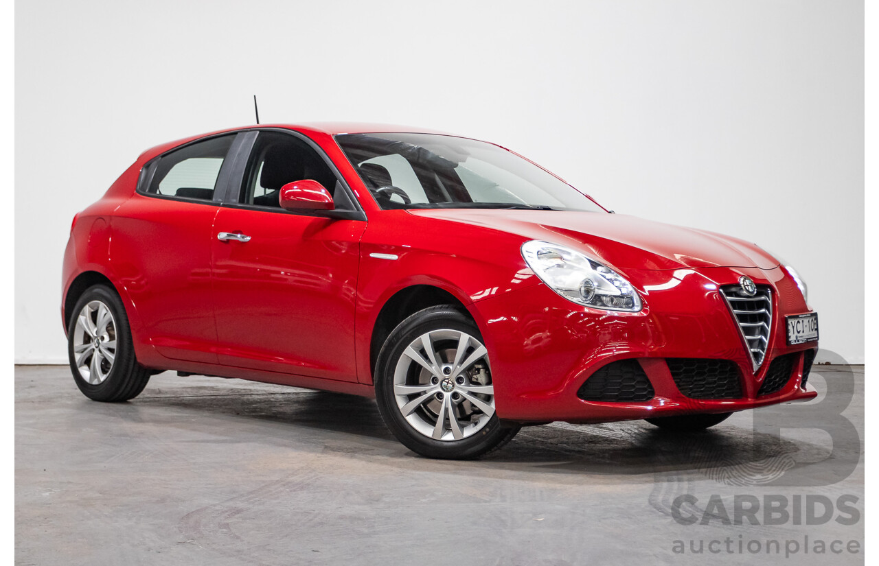 2/2015 Alfa Romeo Giulietta Progression Hatchback Alfa Red Turbo 1.4L