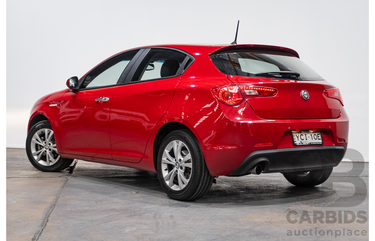 2/2015 Alfa Romeo Giulietta Progression Hatchback Alfa Red Turbo 1.4L