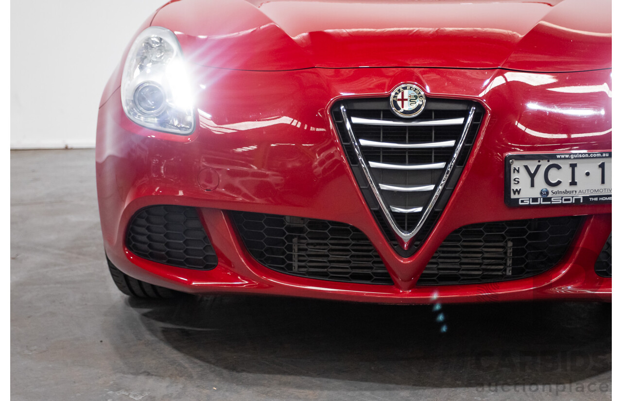2/2015 Alfa Romeo Giulietta Progression Hatchback Alfa Red Turbo 1.4L