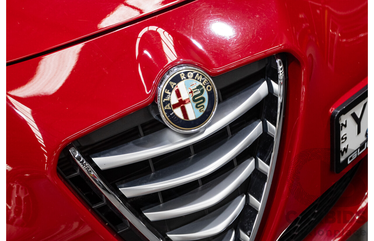 2/2015 Alfa Romeo Giulietta Progression Hatchback Alfa Red Turbo 1.4L