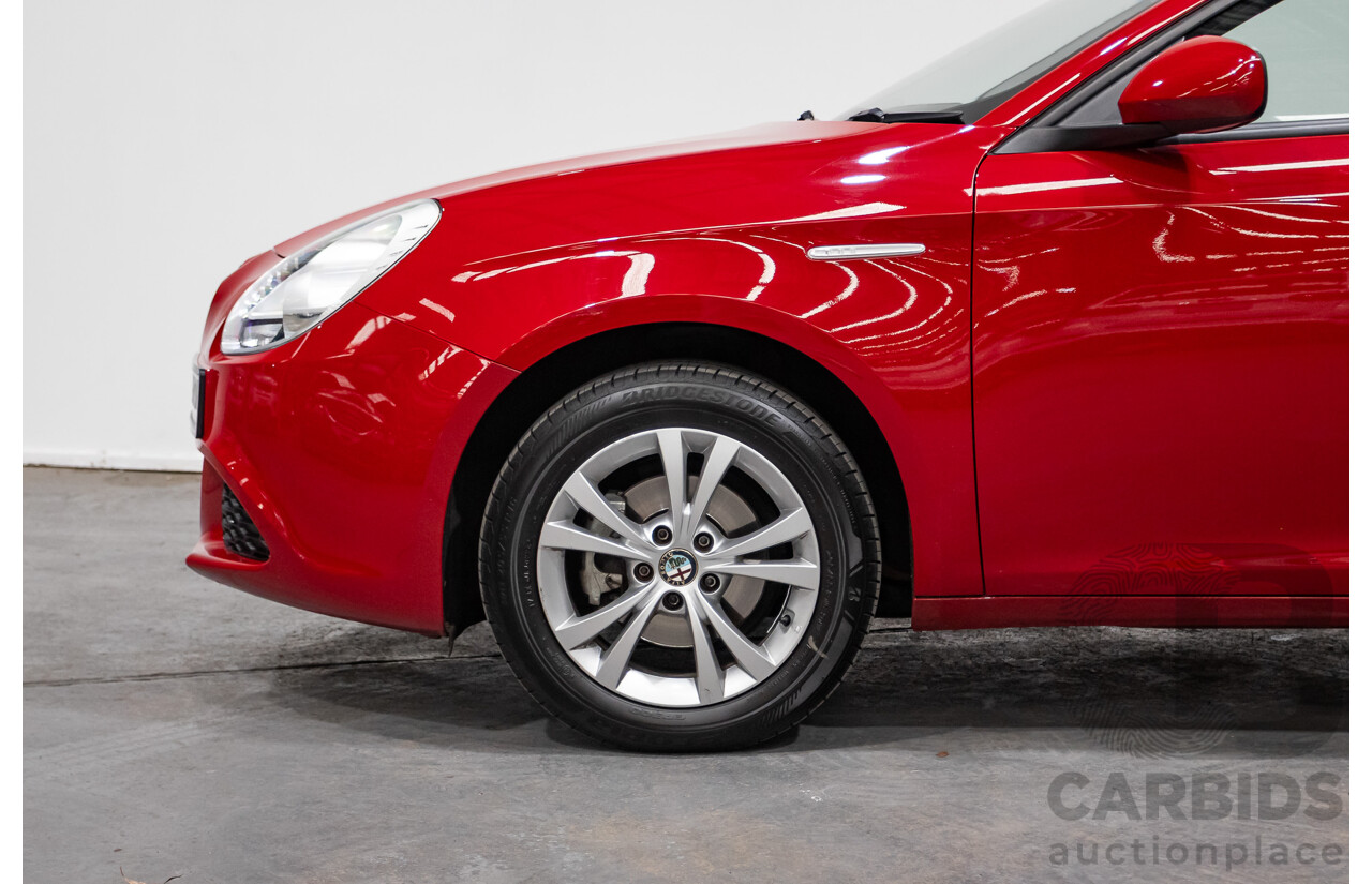 2/2015 Alfa Romeo Giulietta Progression Hatchback Alfa Red Turbo 1.4L