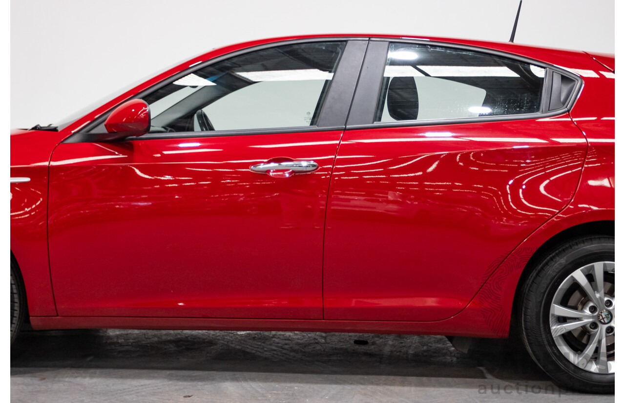 2/2015 Alfa Romeo Giulietta Progression Hatchback Alfa Red Turbo 1.4L