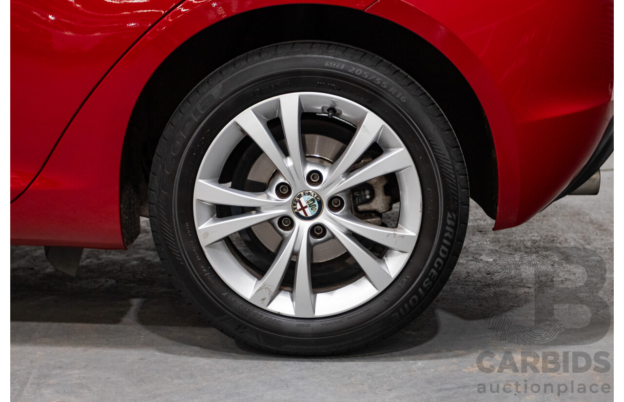 2/2015 Alfa Romeo Giulietta Progression Hatchback Alfa Red Turbo 1.4L