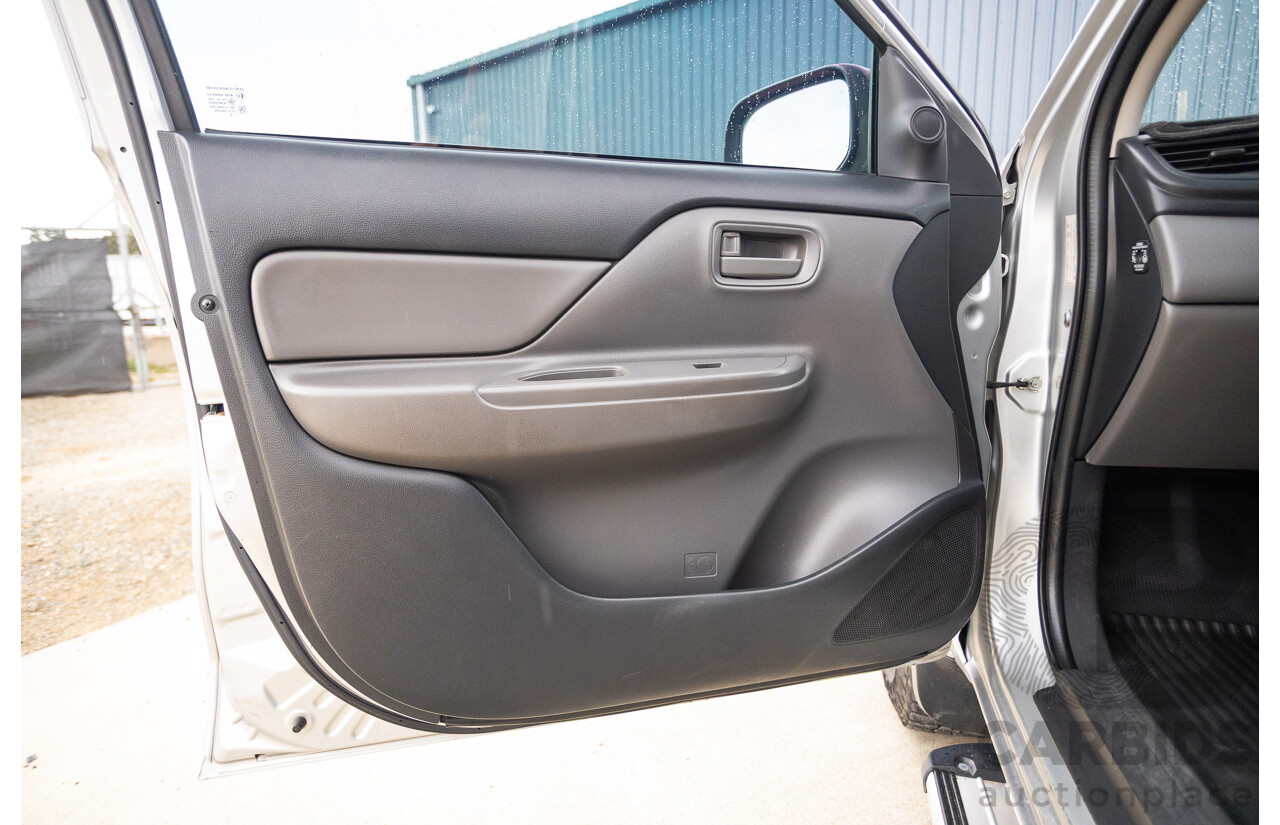 02/2016 Mitsubishi Triton GLX (4x4) MQ MY16 Upgrade Dual Cab Utility Silver Turbo Diesel 2.4L