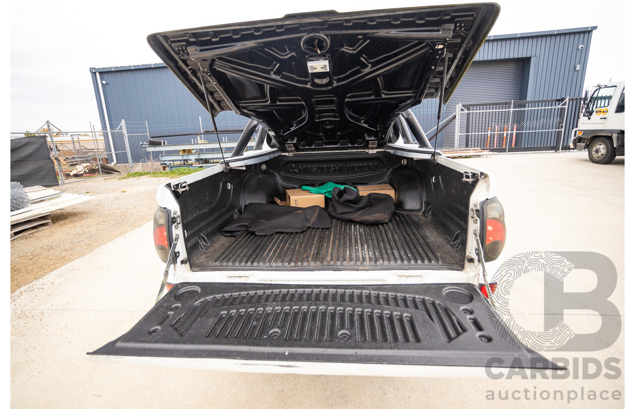 9/2014 Mitsubishi Triton GLX (4x4) MN MY14 UPDATE Double Cab Utility White Turbo Diesel 2.5L