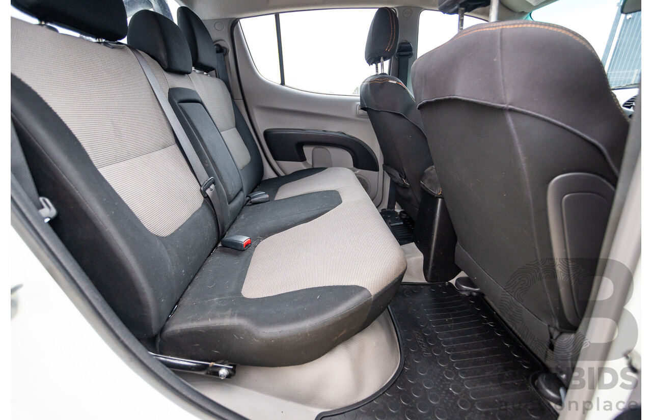 9/2014 Mitsubishi Triton GLX (4x4) MN MY14 UPDATE Double Cab Utility White Turbo Diesel 2.5L