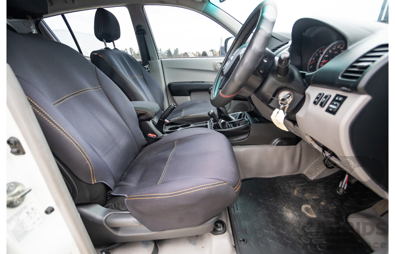 9/2014 Mitsubishi Triton GLX (4x4) MN MY14 UPDATE Double Cab Utility White Turbo Diesel 2.5L