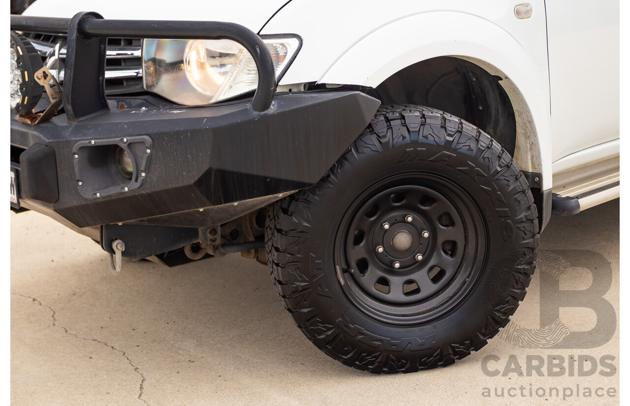 9/2014 Mitsubishi Triton GLX (4x4) MN MY14 UPDATE Double Cab Utility White Turbo Diesel 2.5L