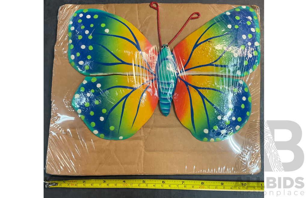 Metal Decorative Indoor Outdoor Hanging Wall Art - Gecko Lizard / Dragonfly / Butterfly - Lot of 26