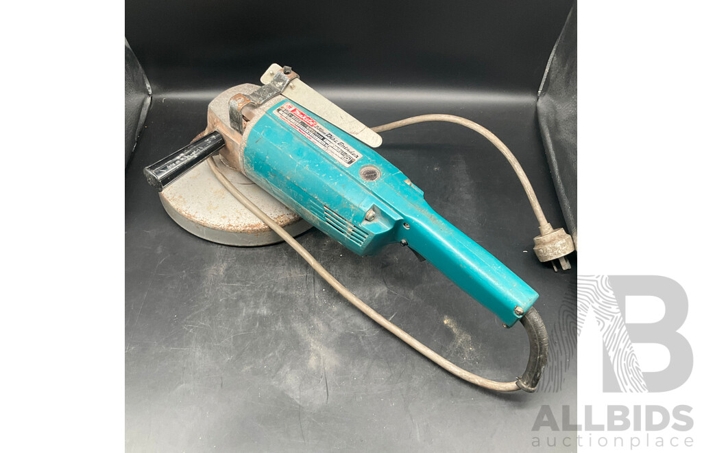 Makita (9609B) 2000W Angle Grinder
