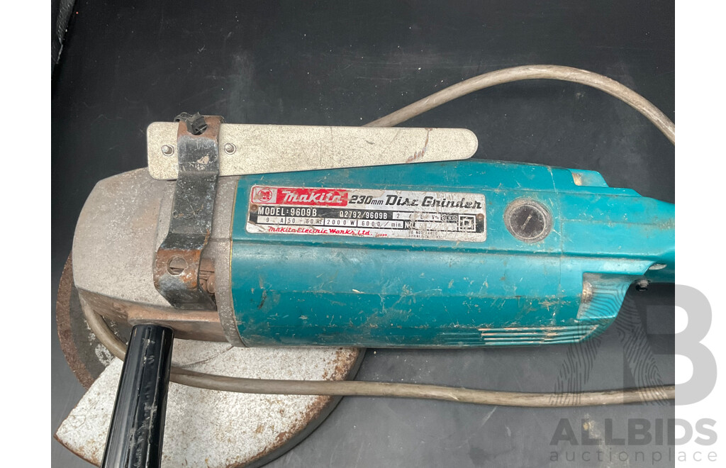 Makita (9609B) 2000W Angle Grinder